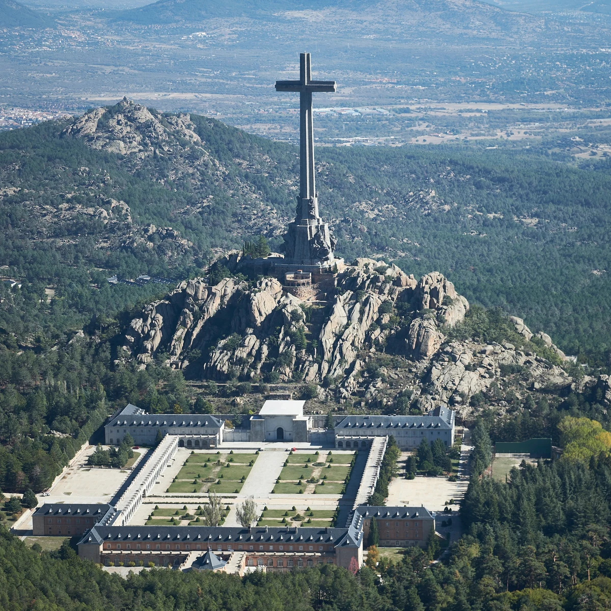 valle-cuelgamuros-visto-aire_104